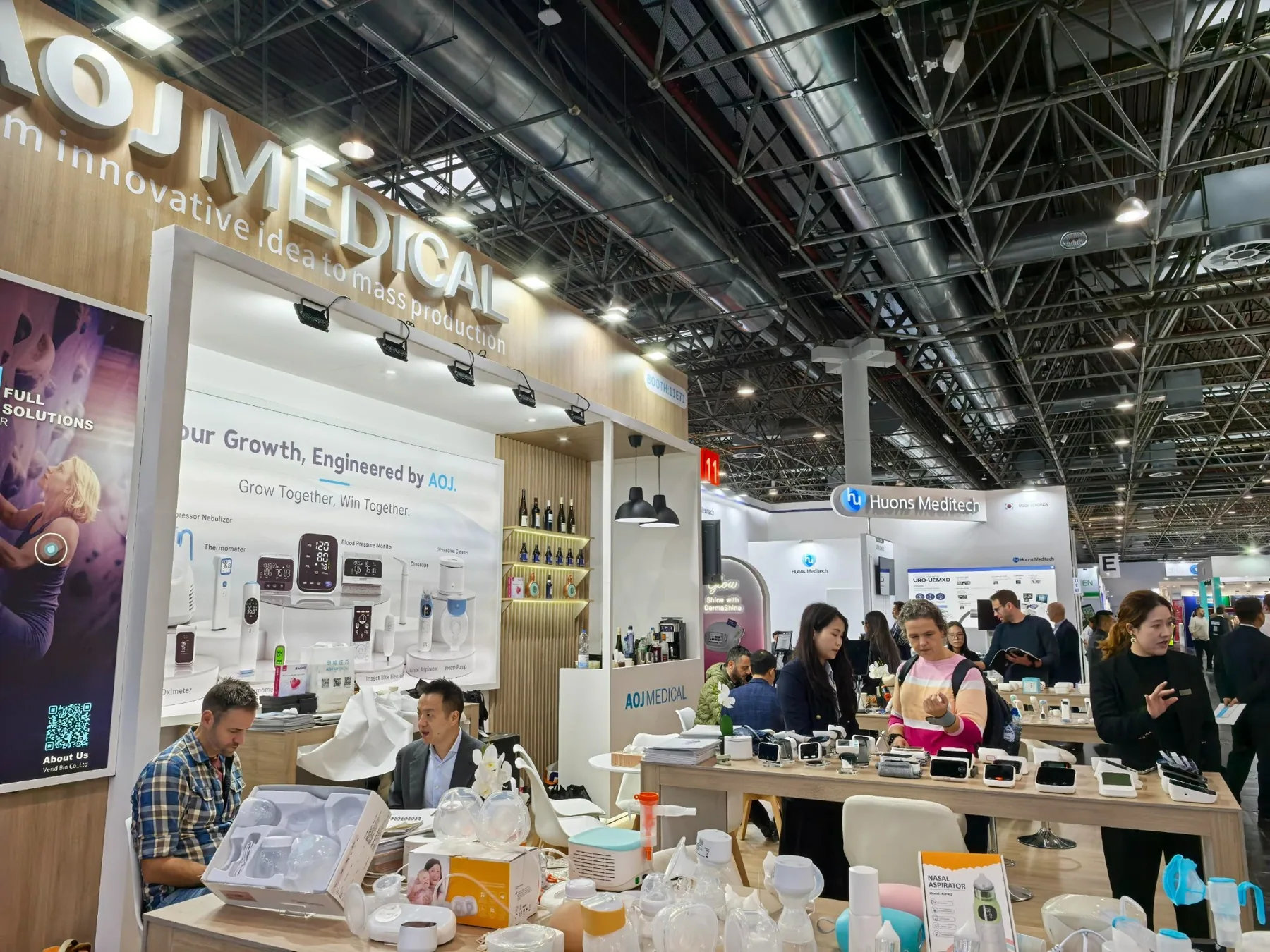AOJ Medical showcased 100+ innovative products at MEDICA 2025
